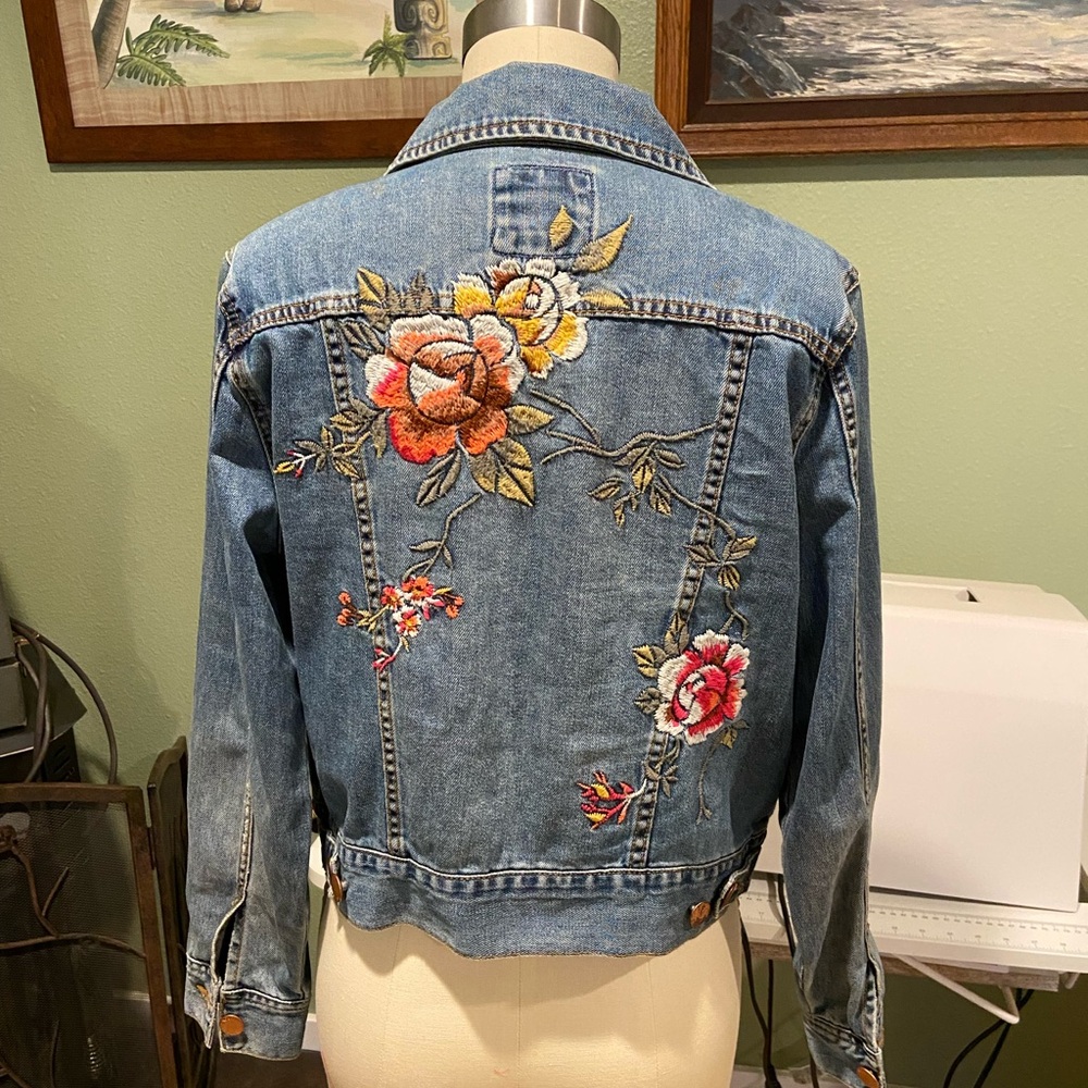 Billabong Womens L embroidered denim jacket